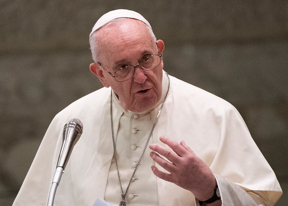 Papa Francisco: «Me hacen llorar las historias de niños explotados»»