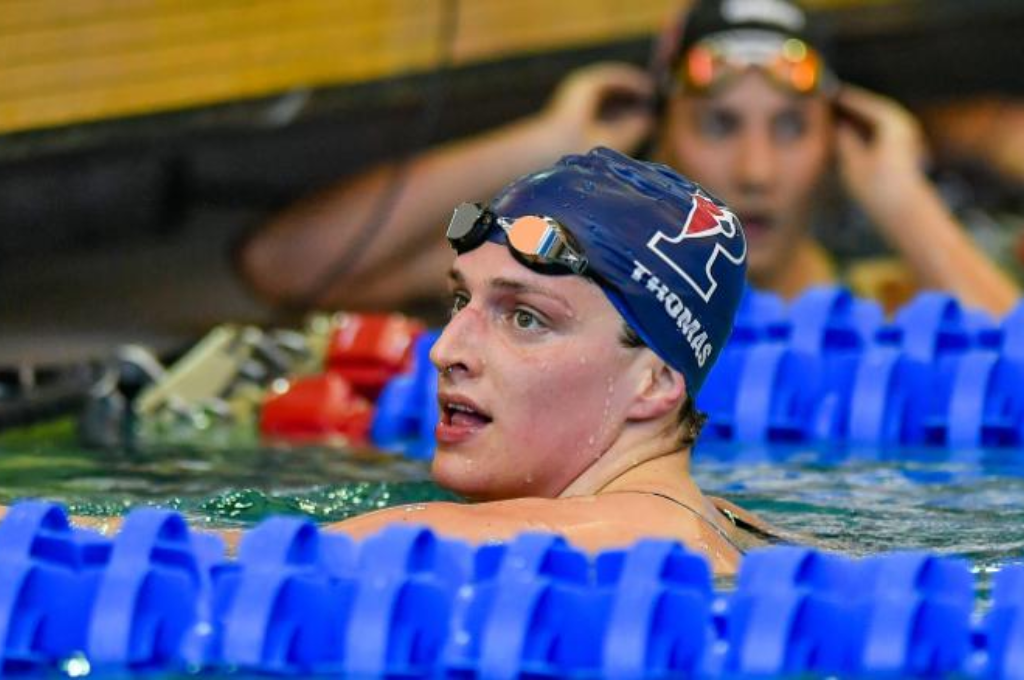 La Federación de Natación limitó la participación de nadadoras trans en las pruebas femeninas