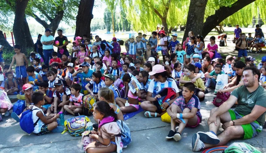 El programa bonaerense "Escuelas Abiertas" incluirá shows infantiles en más de treinta municipios