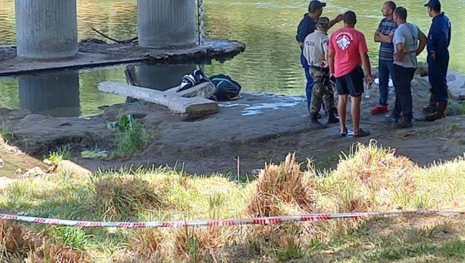 Turista colombiano murió ahogado en el río Quequén tras arrojarse desde el puente para bañarse