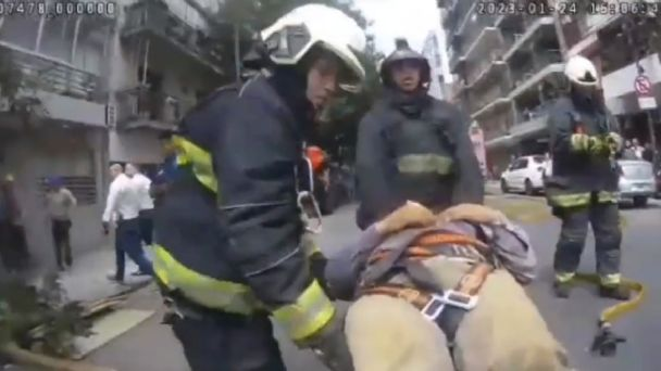 Dos personas resultaron heridas con politraumatismos tras el derrumbe de un edificio en Recoleta