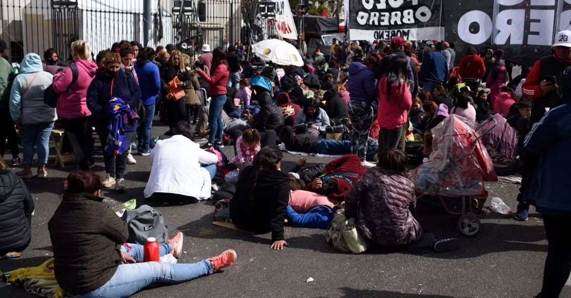Unidad Piquetera se moviliza y acampa frente al Ministerio de Desarrollo Social