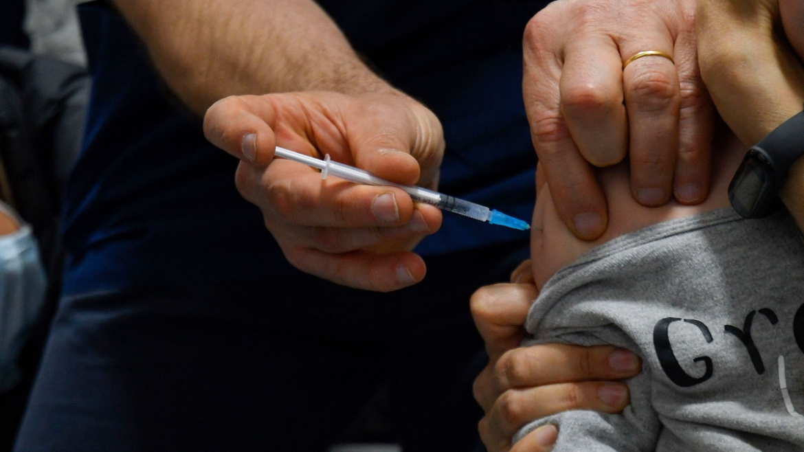 Comienza la inoculación con vacunas bivalentes contra el coronavirus en la provincia de Buenos Aires