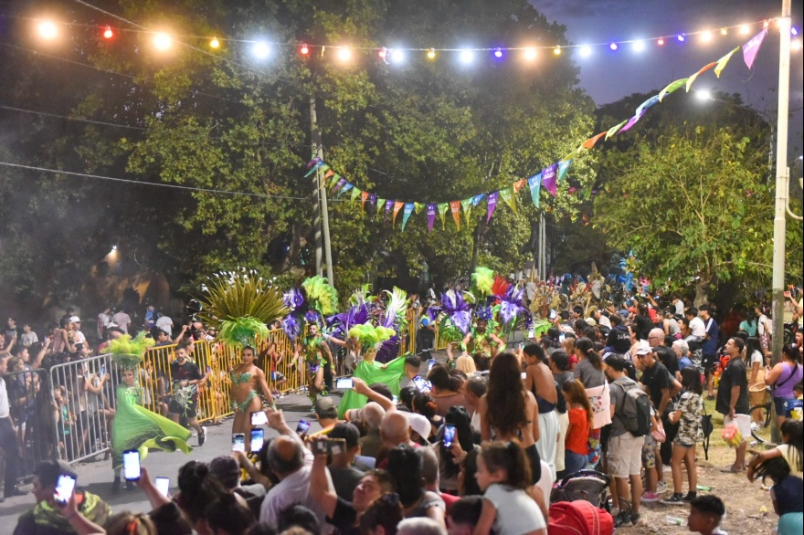 El espíritu del carnaval conquistó Melchor Romero y sigue el fin de semana en más barrios