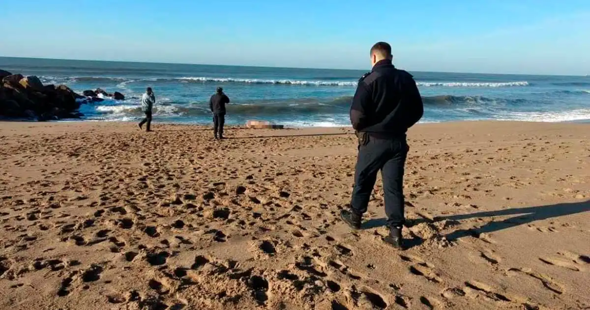 Horror un cuerpo decapitado fue hallado en la playa de Miramar