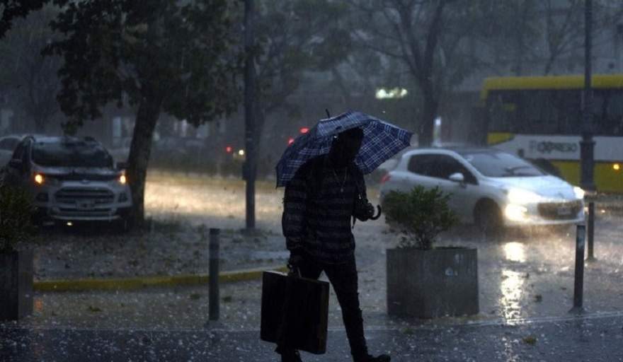 Alerta por tormenta para CABA, La Plata y el litoral y por vientos en Patagonia, La Rioja y San Juan