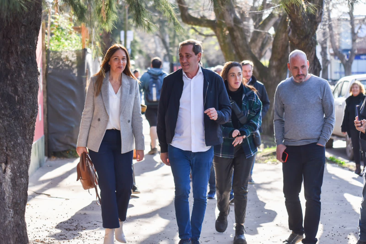 Junto a Vidal, Garro visitó a vecinos asistidos por el SAME municipal y aseguró: «Los platenses ya no estamos solos”