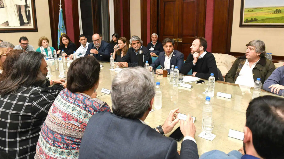 Docentes y estatales se reúnen en paritarias con el Gobierno bonaerense