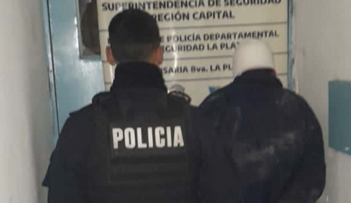 La Plata: Un grupo de vecinos le dieron una brutal paliza a un sujeto acusado de violar a una niña de 7 años