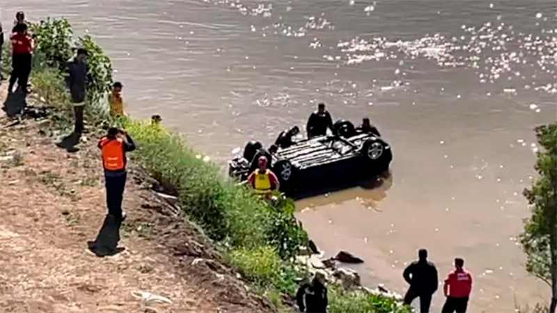 Una pareja cayó con su auto al río Paraná en San Lorenzo, ella se salvó y buscan al hombre