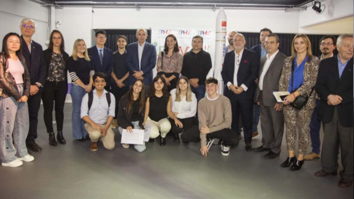 Inauguración de la Muestra Aeroespacial China en el Centro de Arte UNLP