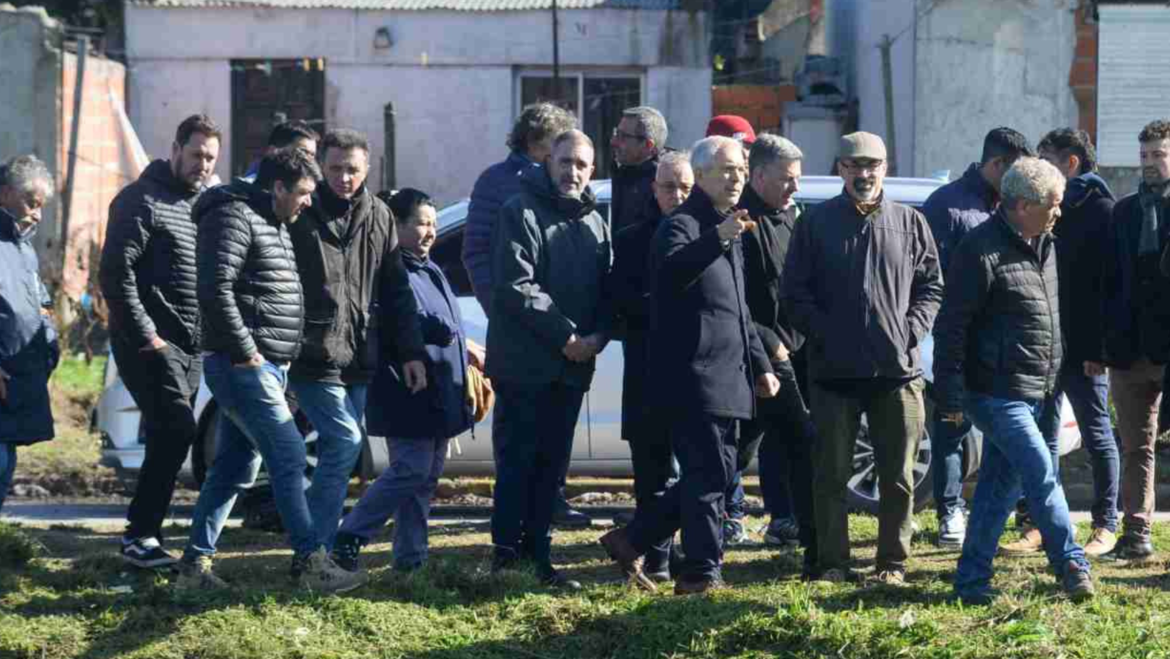 La Municipalidad desplegó un megaoperativo de trabajo para facilitar el escurrimiento del agua en San Lorenzo