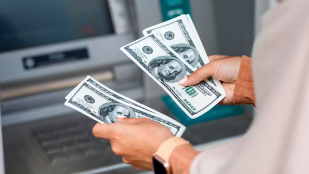 Blanqueo de Capitales: El Banco Central flexibilizó las regulaciones para favorecer transferencias en dólares