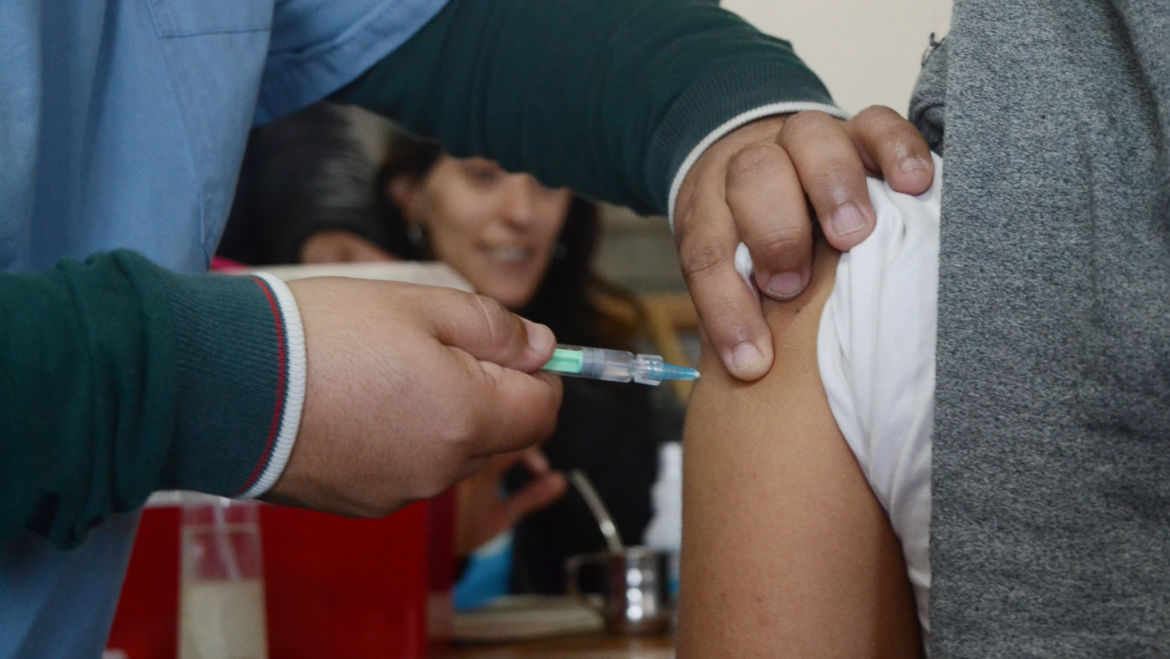 Vacunación antigripal: con más de 34 mil dosis aplicadas, continúa la campaña en los CAPS municipales