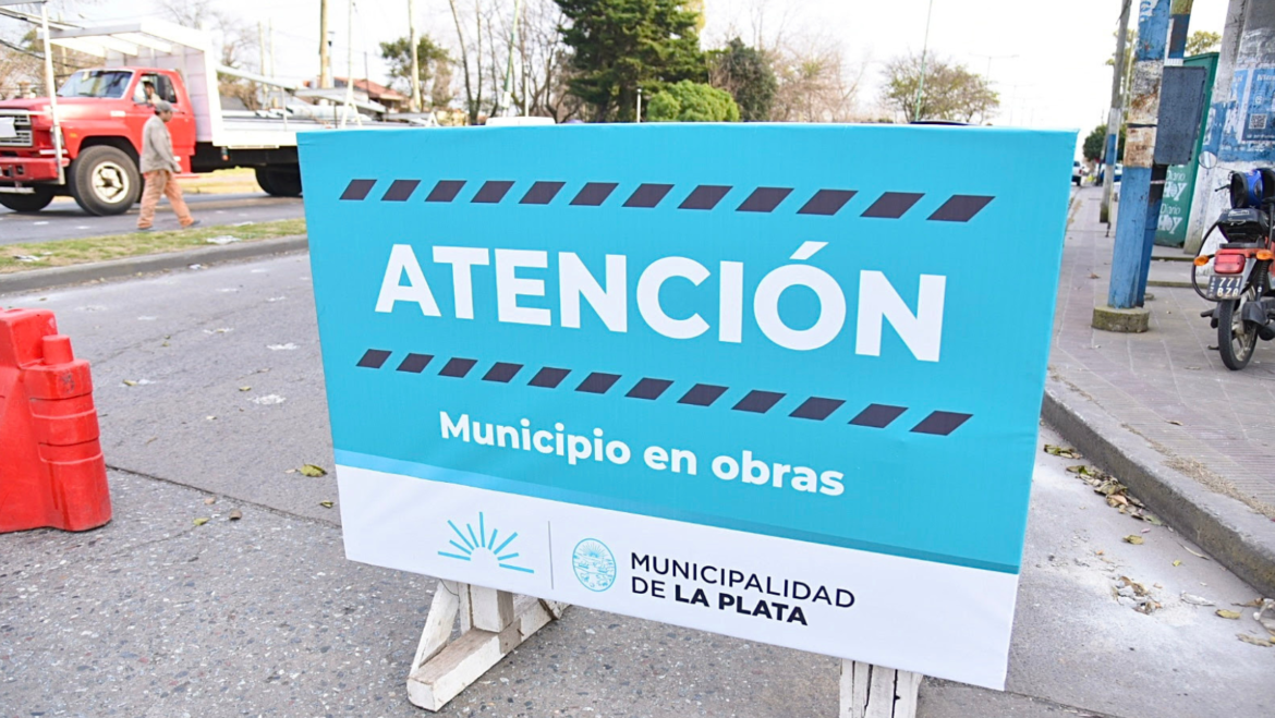 Avanza el plan de bacheo en La Plata e intervienen arterias clave para mejorar la circulación