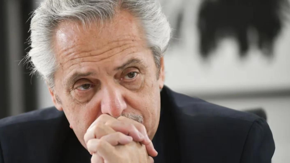 Allanaron el departamento de Alberto Fernández y secuestraron su teléfono