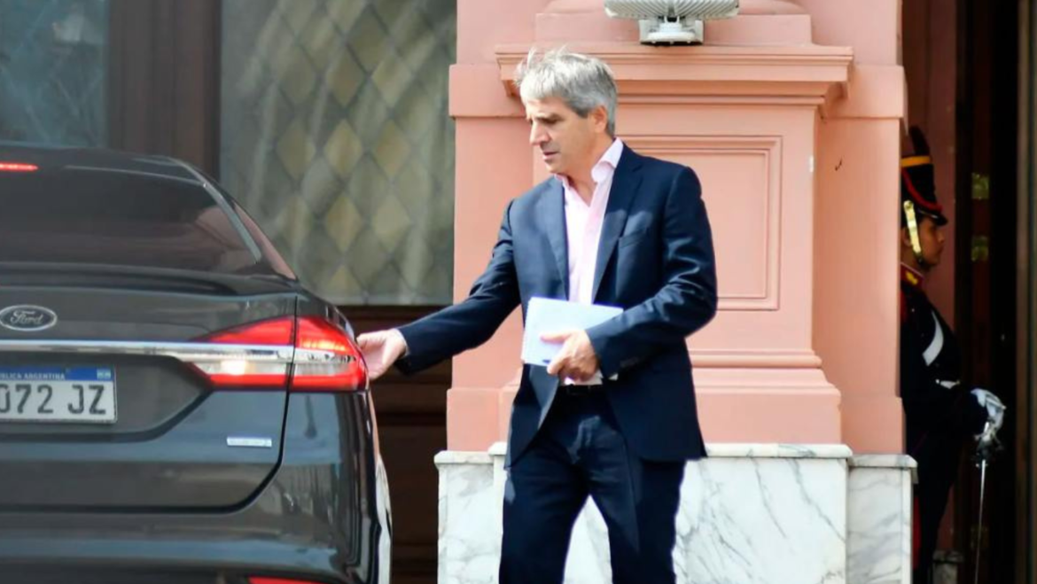 Luis Caputo: ‘Tienen que ser magos para sobrevivir con todos los impuestos que les cobramos’