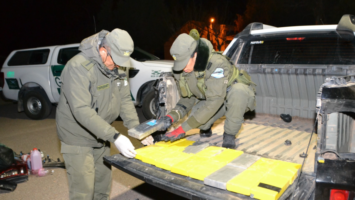 Una pareja fue detenida cuando viajaba con más de 57 kilos de cocaína ocultos en la carrocería de su vehículo
