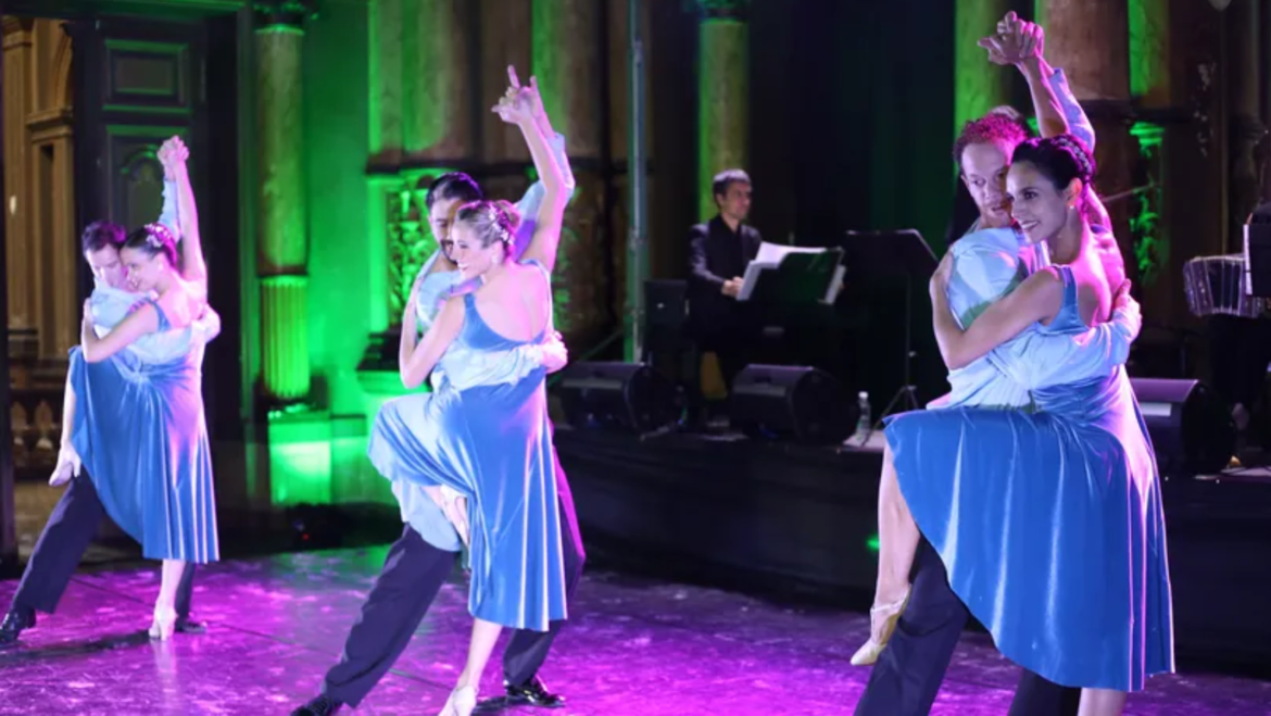  Con un show dirigido por Iñaki Urlezaga, el Salón Dorado brilló en un homenaje a Astor Piazzolla