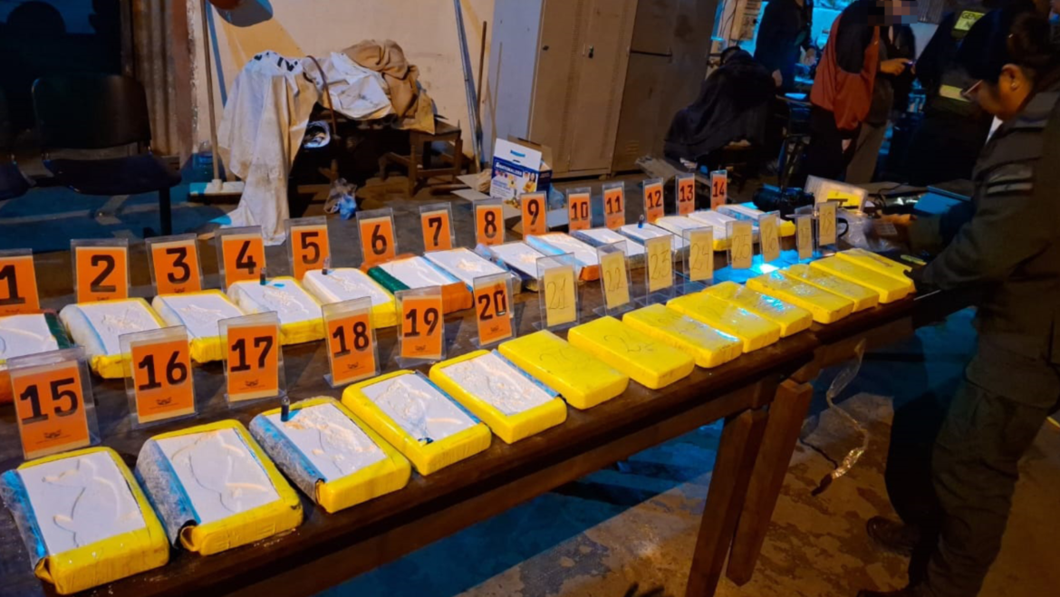 Interceptan en La Rioja una camioneta que transportaba 29 kilos de cocaína