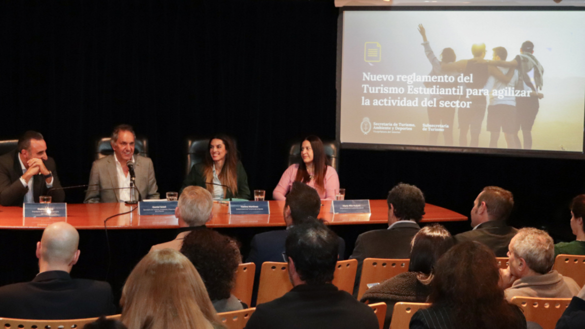 Scioli y Martínez presentaron el nuevo reglamento de turismo estudiantil