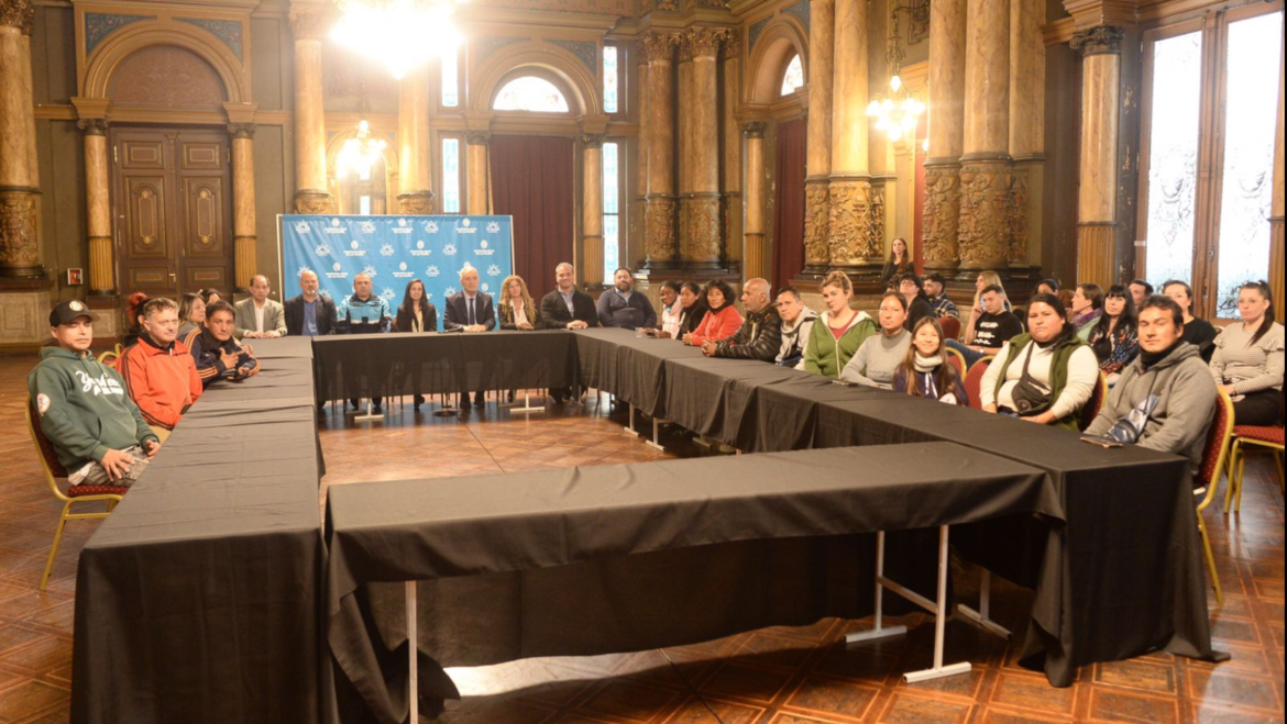 Otro grupo de vendedores ambulantes se retira de la vía pública