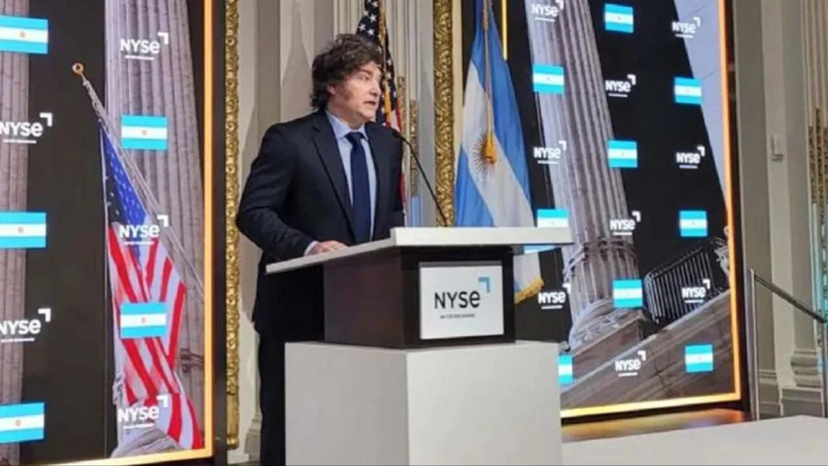 Javier Milei tocó la campana en Wall Street y habló ante los inversores: “Vamos a liberar el cepo cuando la tasa de inflación sea cero”