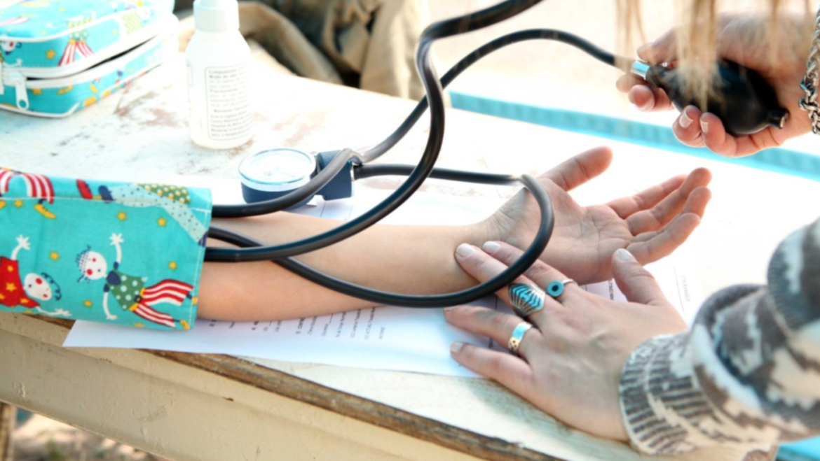 Vacunación, controles médicos y prevención: más jornadas de salud llegaron a los barrios platenses