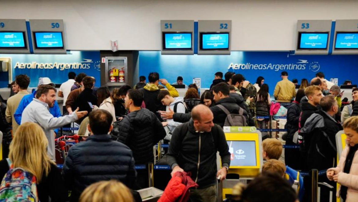 Comenzó un nuevo paro de pilotos de Aerolíneas Argentinas: afecta a unos 150 vuelos y más de 15.000 pasajeros