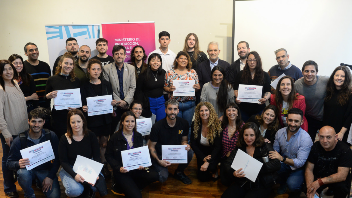 Alak participó de la Mesa de Emprendedores Platenses: se entregaron créditos por más de $100 millones