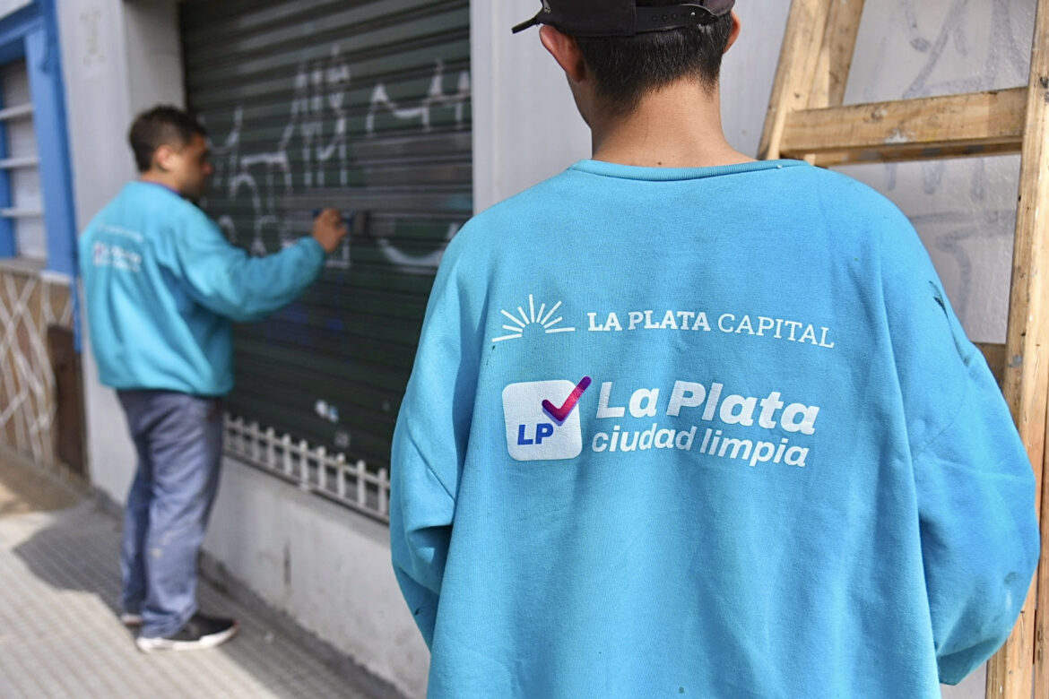 La Municipalidad avanza en la intervención de paredes vandalizadas y recupera el espacio público local