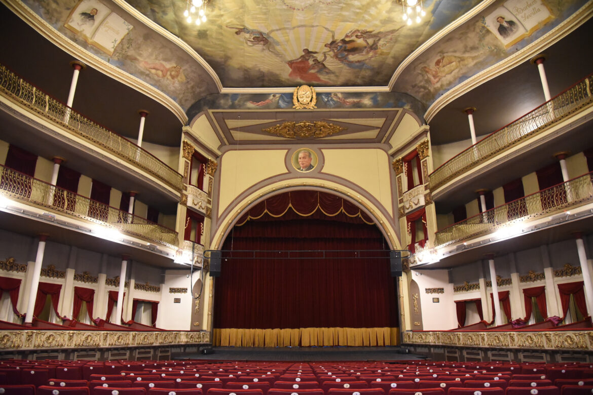 El Coliseo Podestá inaugura el Patio de la Memoria y los Artistas en homenaje a referentes de la cultura desaparecidos