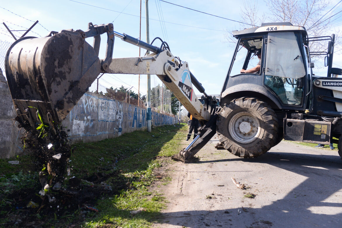 La Municipalidad desplegó un importante operativo de limpieza y puesta en valor en Villa Elvira