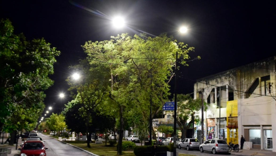 La Municipalidad mejora el alumbrado público con 300 nuevas luces LED en plazas y avenidas