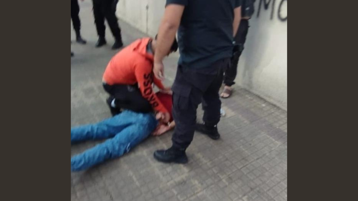 Detienen a una joven por robar y abusar sexualmente de una mujer durante el hecho