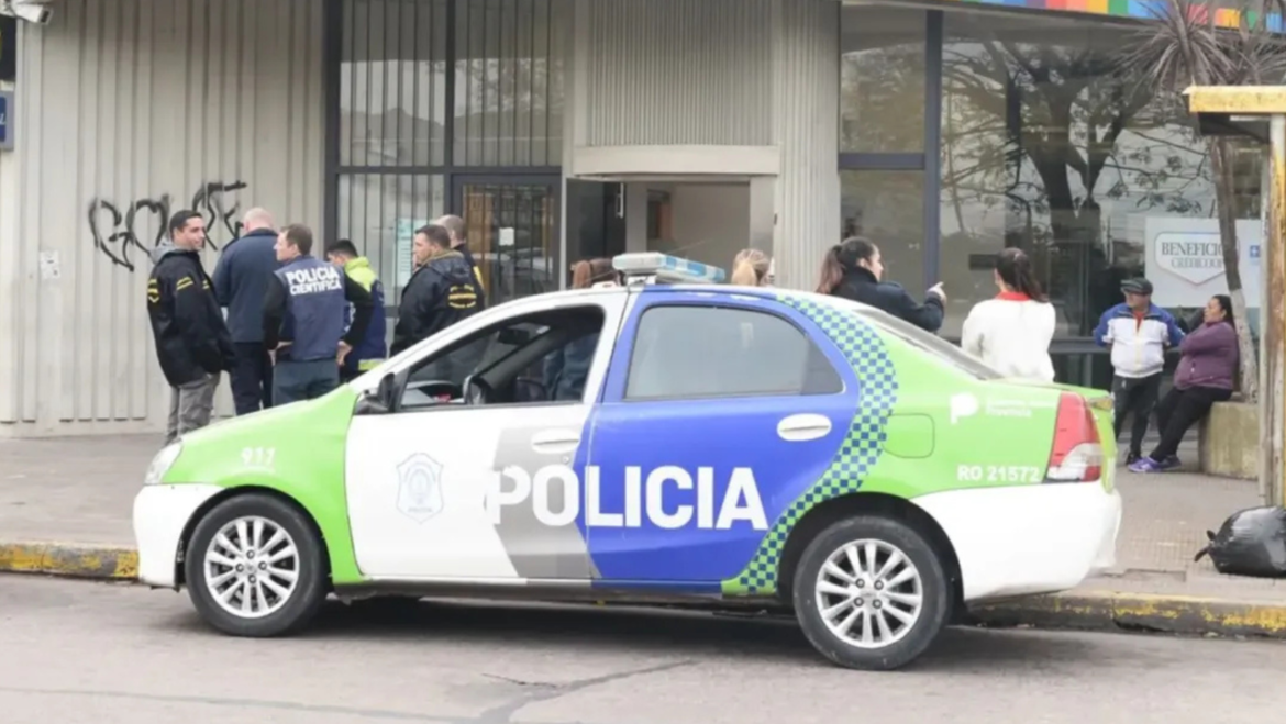 Robo millonario al Banco Credicoop de Diagonal 73 y boulevard 82 a plena luz del día