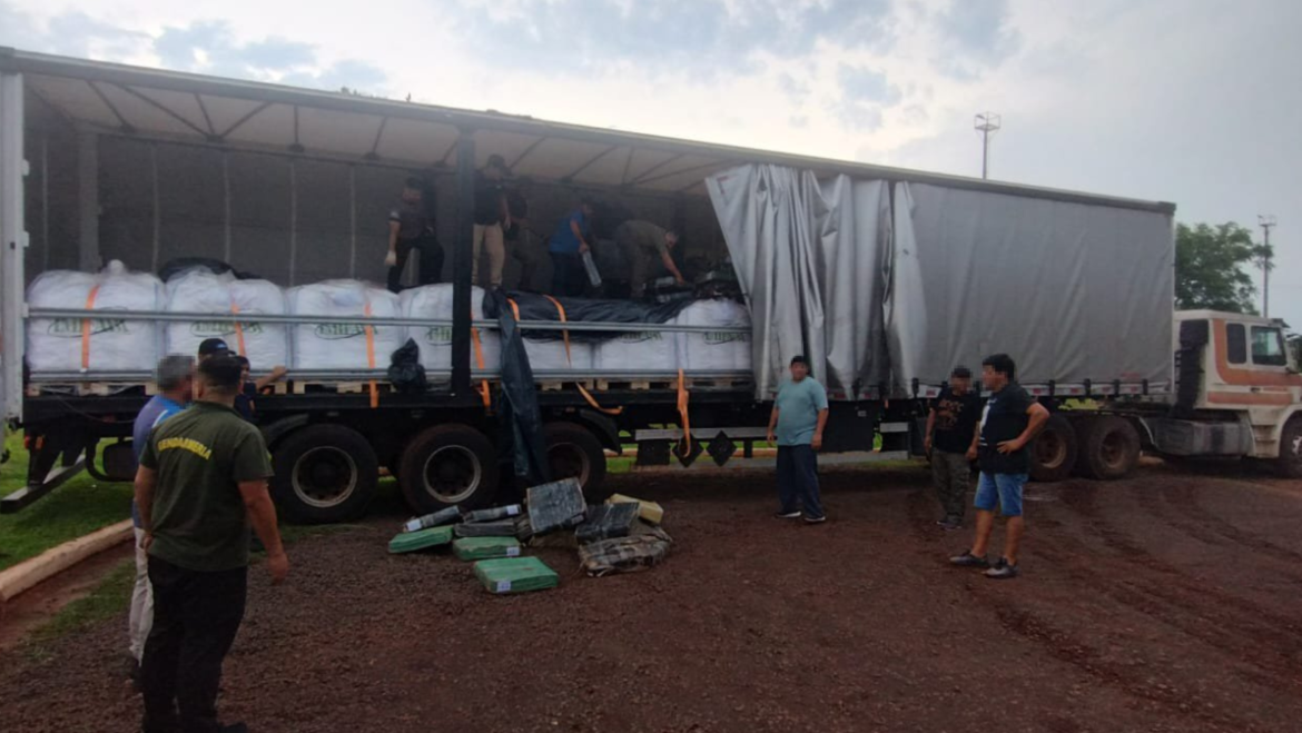 Detienen a un ciudadano brasileño que trasladaba más de seis toneladas de marihuana en un camión