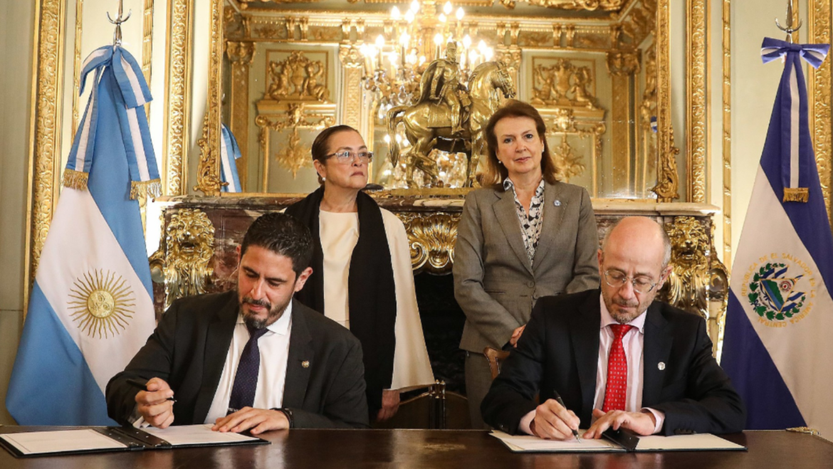 Argentina asiste a El Salvador para dar sus primeros pasos en energía nuclear a través de la CNEA