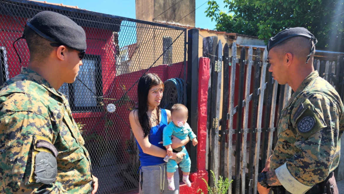 Dos agentes tácticos de la PSA salvaron la vida de una bebé