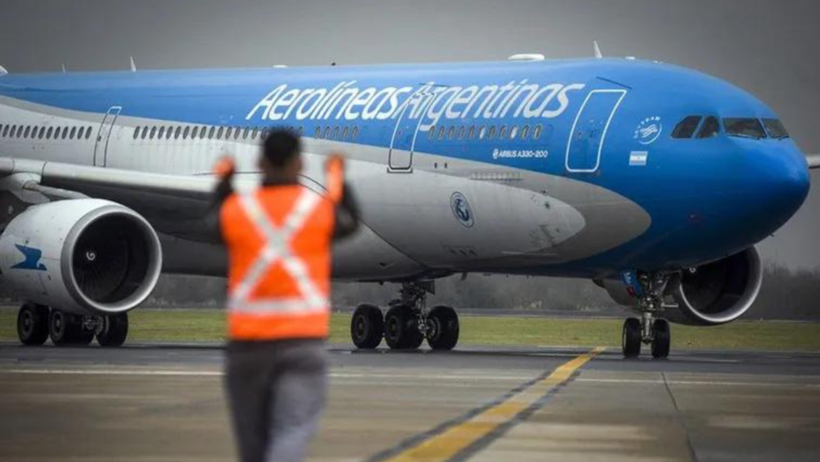 El gobierno por decreto, declara a Aerolíneas Argentinas ‘sujeta a privatización’