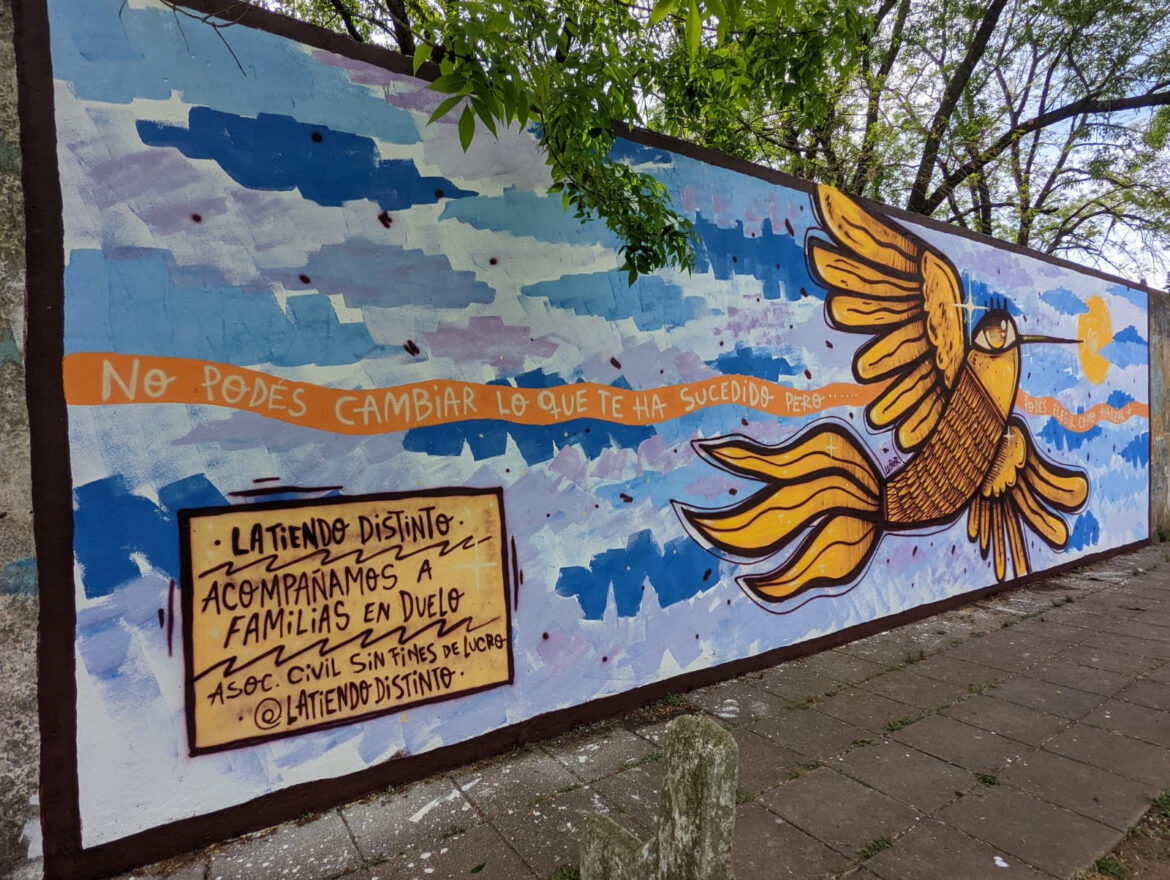 Visibilizan el duelo perinatal en La Plata con un mural y una radio abierta