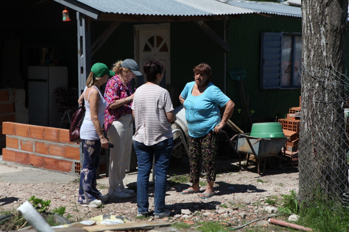 Prevención del dengue: avanza el descacharreo domiciliario en los barrios