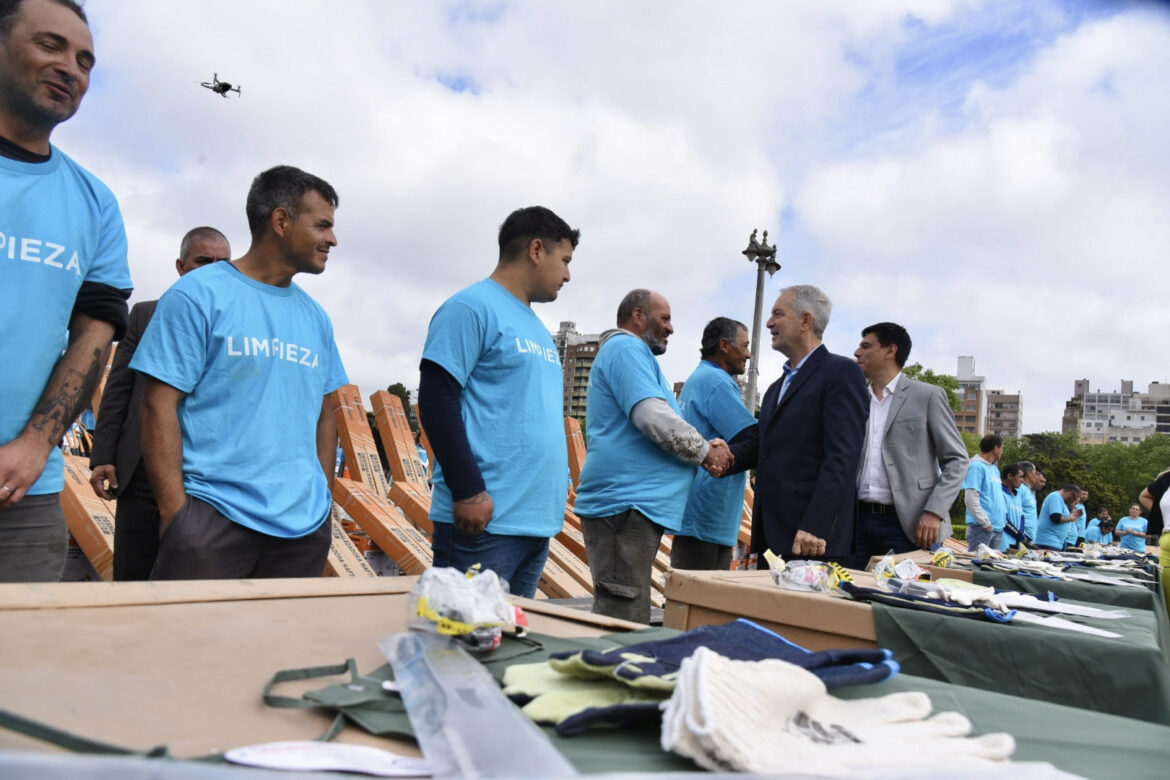 Alak entregó maquinaria y herramientas para que las delegaciones concreten mejoras en los barrios