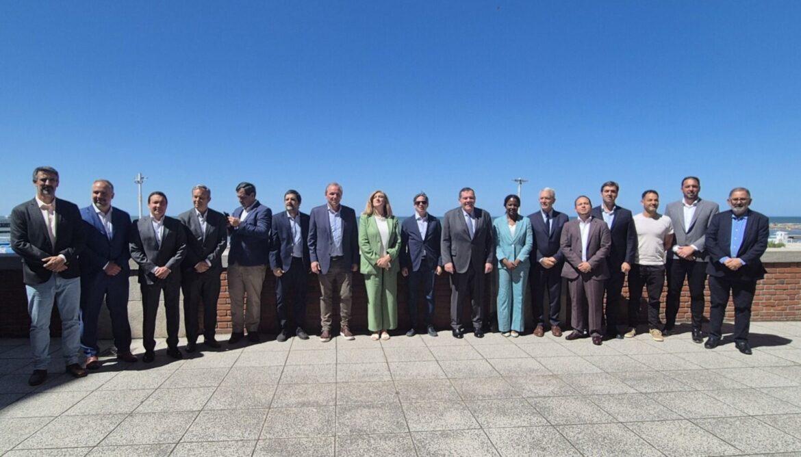 Julio Alak participó de un encuentro con eje en el financiamiento de proyectos de desarrollo urbano sustentables