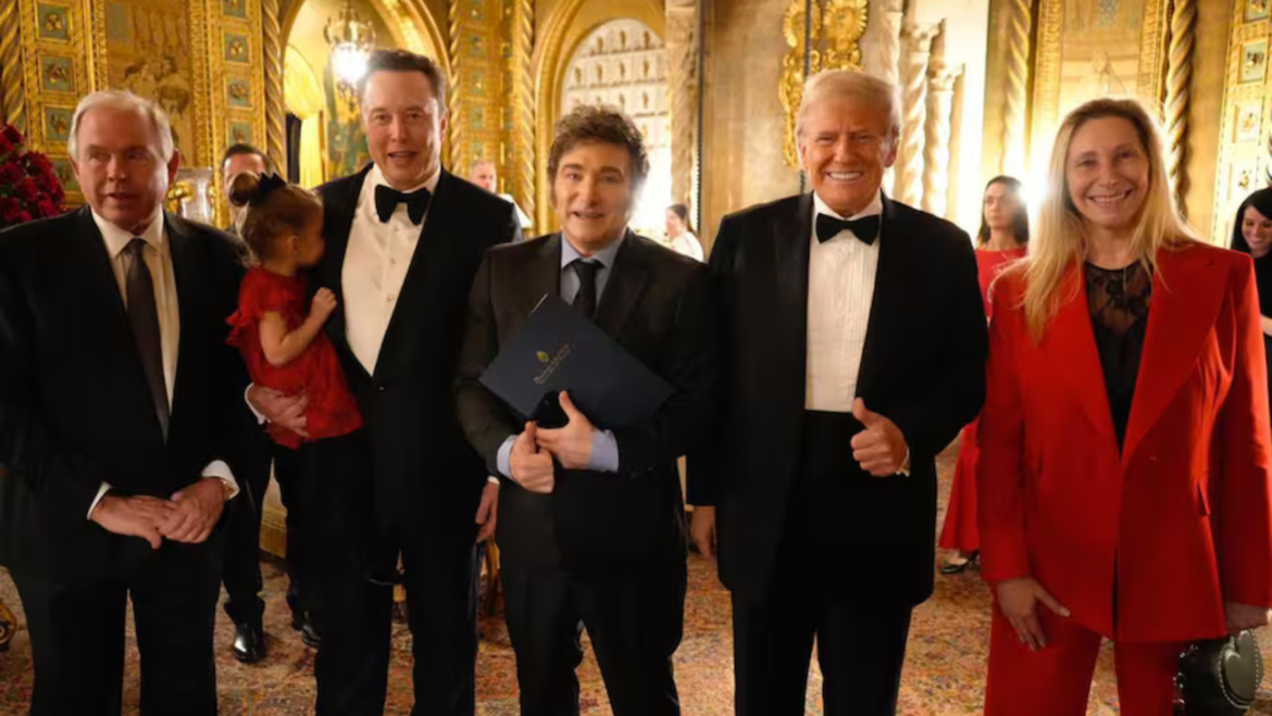 Milei tuvo su encuentro informal con Donald Trump en Florida y cruzaron fuertes elogios