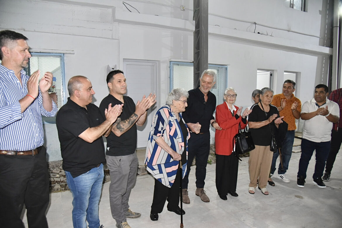 Alak visitó el Centro de Fomento Villa Lenci en su 69° aniversario
