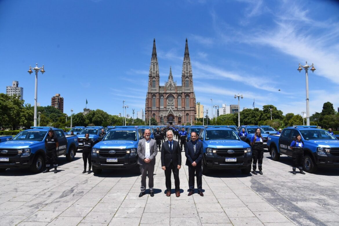 Alak presentó 100 nuevas patrullas que se sumarán al Centro de Operaciones Municipal