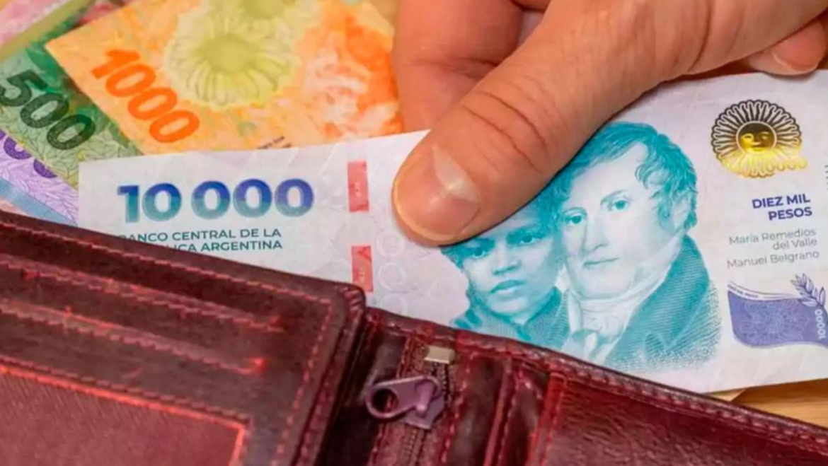 El Gobierno aumentó el salario mínimo y pasará de pasará de $271.571,22 a $279.718