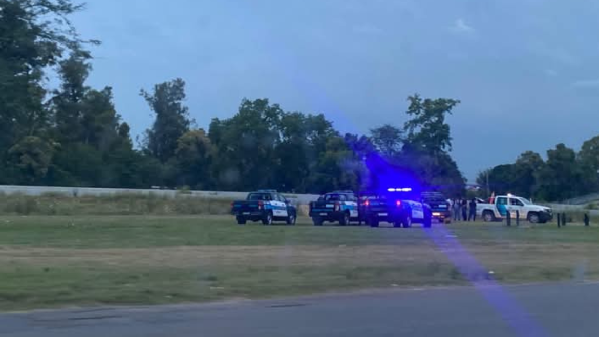 Un policía abatió a un motochorro que intentó robarle la moto