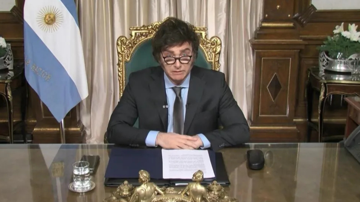 Milei prepara el discurso que dará mañana por cadena nacional por su primer año de gobierno